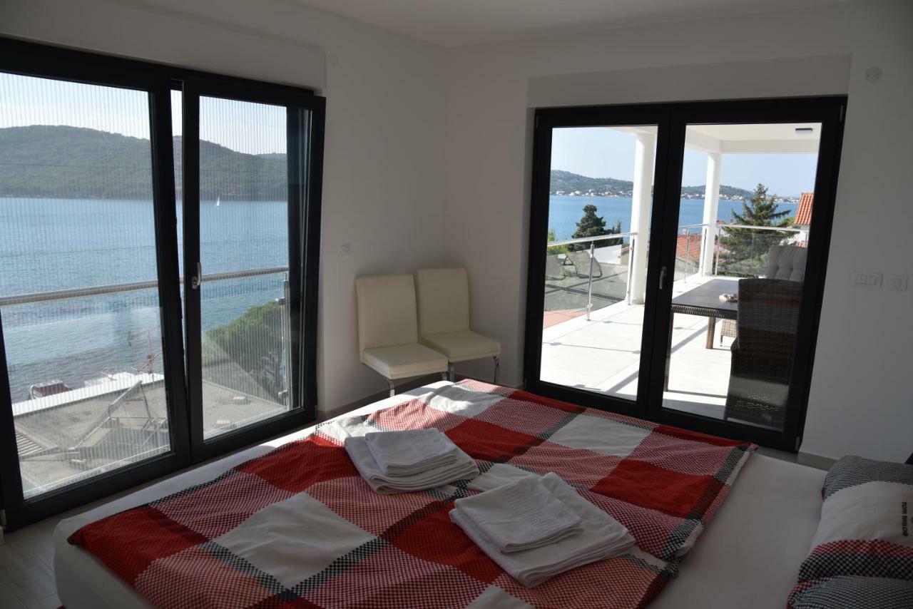 Villa Pina Tisno Exterior photo