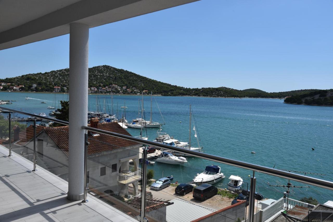 Villa Pina Tisno Exterior photo